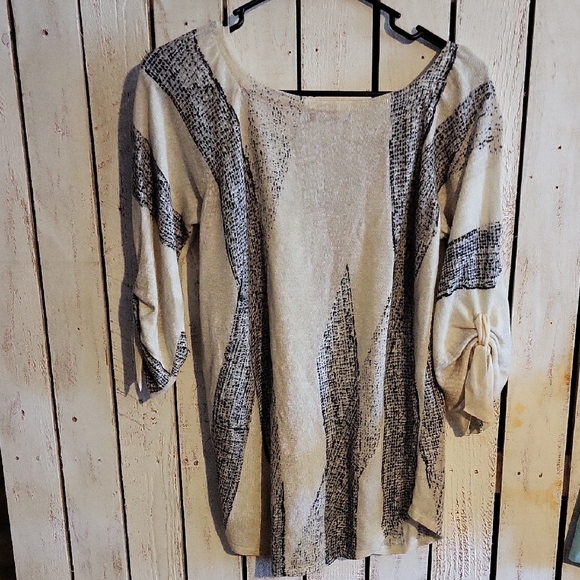 NIC+ZOE Cream and Gray Knit Top - Picture 2 of 3